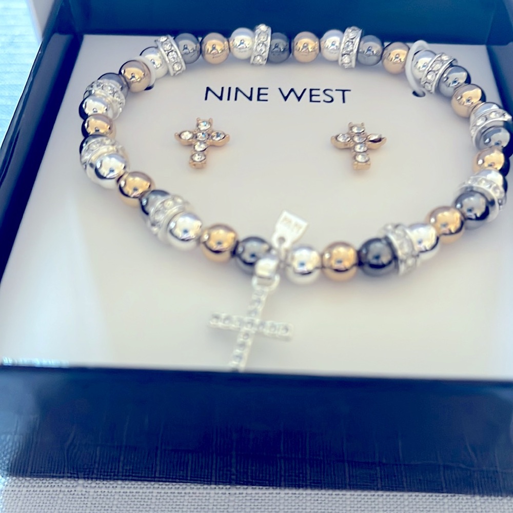 NEW NINE WEST BRACELET AND EARRING SET TRI-TONE - Picture 2 of 5